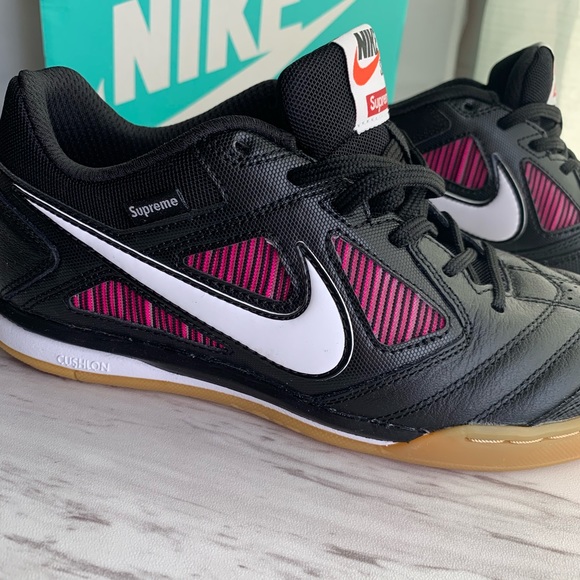 SB Gato Supreme Nike’s **NEVER WORN BRAND NEW** - Picture 1 of 7